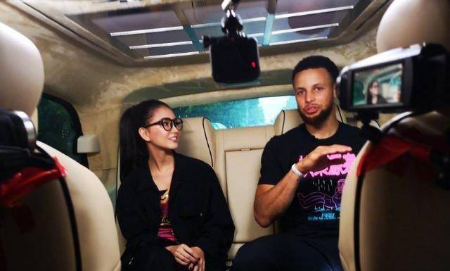 网友:天王应该坐中间!_一个人_库里_球星