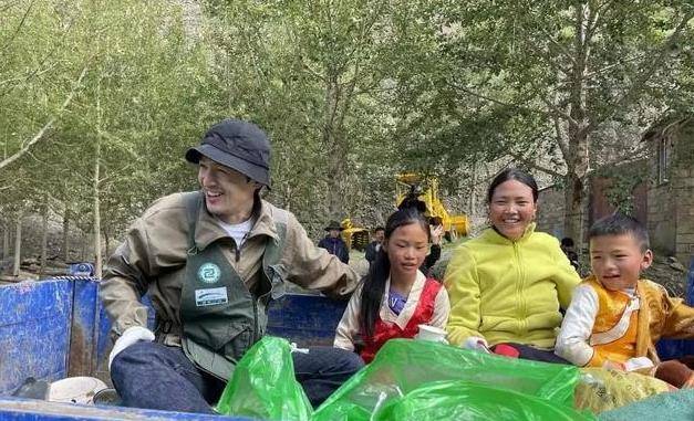 消失一个月做活动,低调捐款100万,这样的胡歌谁不喜欢?