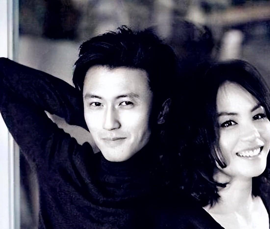 娱乐圈大瓜,王菲谢霆锋复合9年后突然大秀恩爱,胜似新婚夫妻_爱情