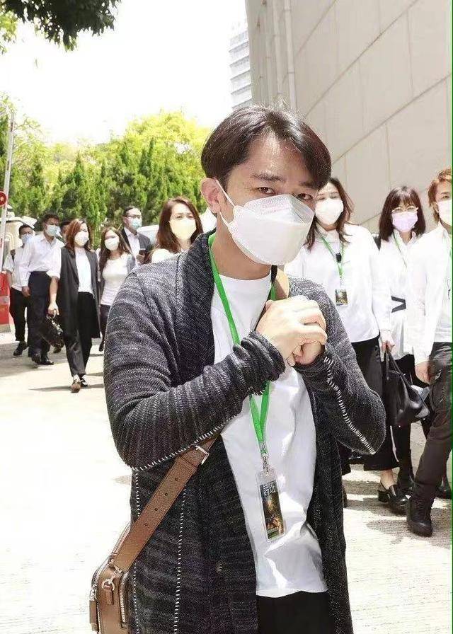 金牌绿配廖启智葬礼,仪式简单,郭富城,王祖蓝,钱嘉乐现身悼念_陈敏儿