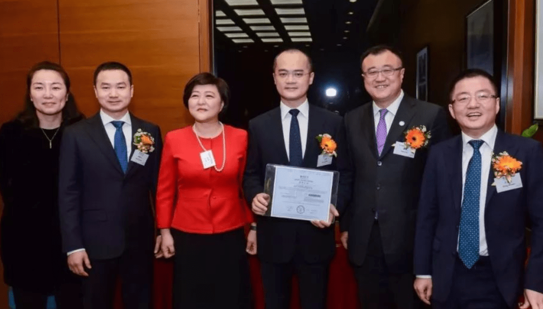 辽宁大连首富诞生了,跟着清华舍友一起创业,42岁赚百亿后退休_王慧文