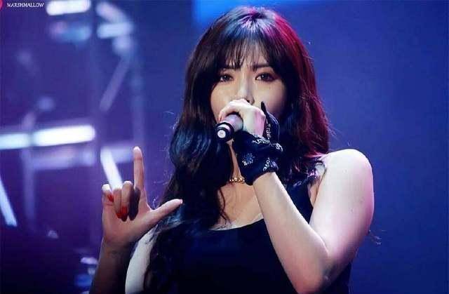 一路走下来到爆红的《troublemaker》,可以说泫雅带给大家的视觉冲击