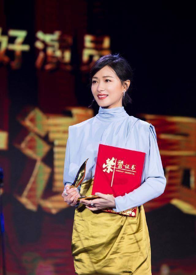 金莎是她迷妹,白冰黄圣依争先表白,为什么人人都爱万茜?