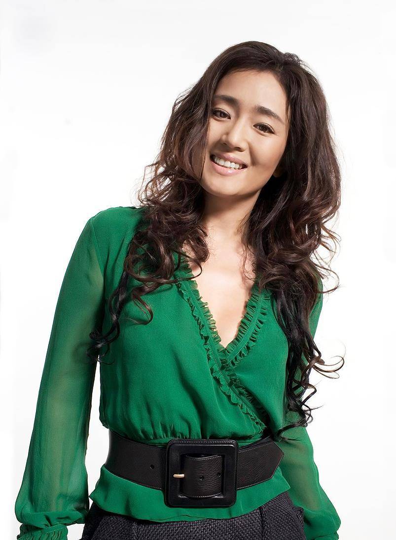 巩俐在《一代妖后》中的表演,比刘晓庆和陈道明出彩,绿叶胜红花_桂连