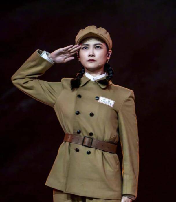 李宇春一改往日打扮,"麻花辫"扮相,看上去英姿飒爽!_声音_外界_定义