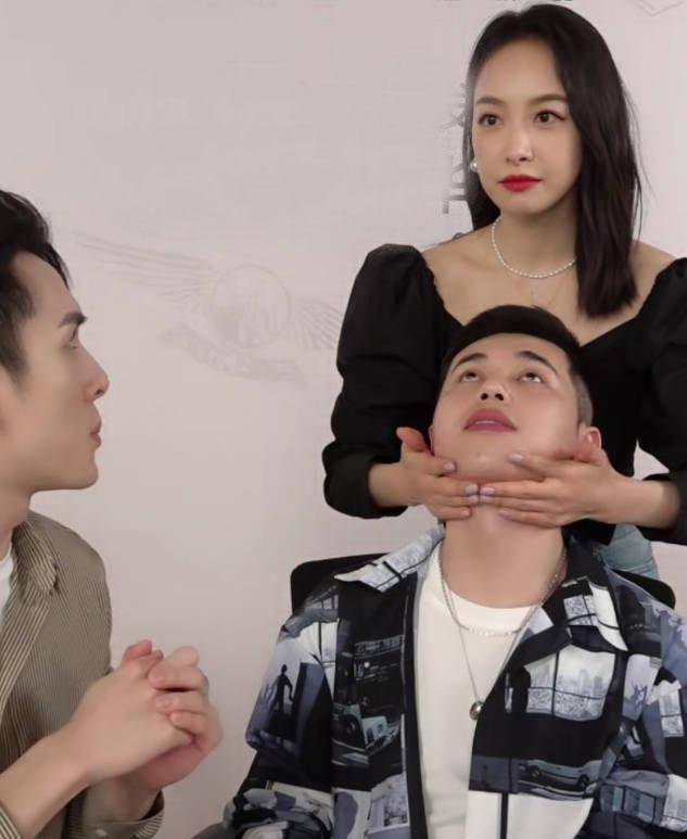 李佳琦遭事业"滑铁卢",被金婧"制服"后,又来了无限返场的她_直播间