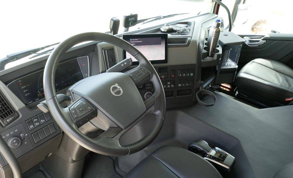 发动机马力可升级,420匹秒变500匹,实拍最新款沃尔沃fm牵引车_搜狐