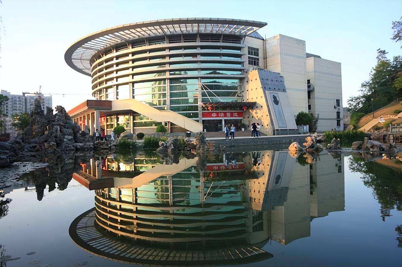 湖北医药学院什么时候才能真正升格,改名叫湖北医药大学?