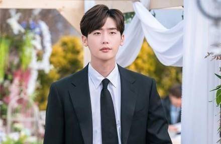 韩媒称将以社会服务要员身份服役2年_李敏镐_消息_网友