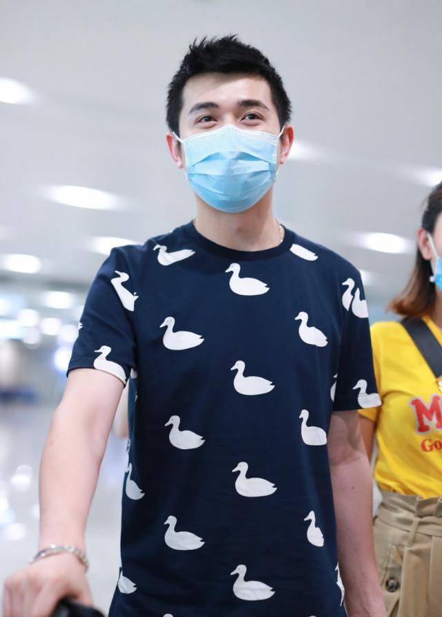 李佳琦小助理变瘦了!