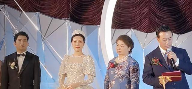 舅舅陈佩斯发言,数十位艺人录视频送祝福_婚礼_张嘉芸_陈丽达
