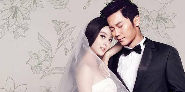 李晨受伤坐轮椅,身边伺候他的俩"助理"颜值抢镜,网友:请不起_钟汉良