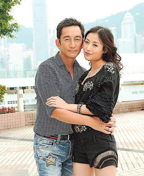 吴启华:43岁娶22岁石洋子,离婚后依旧把她当成女儿宠着_奶奶_父母