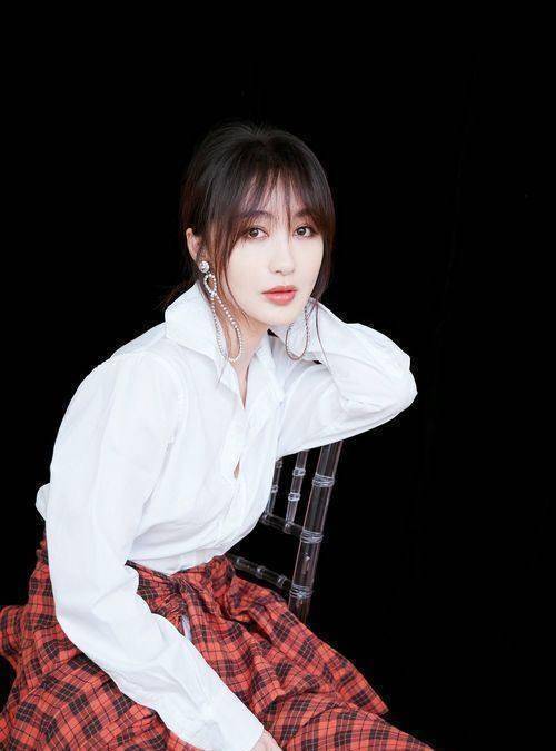 李菲儿跟杨颖这次撞衫太特别了,她们是商量好的吗?_baby_黄晓明_衣服