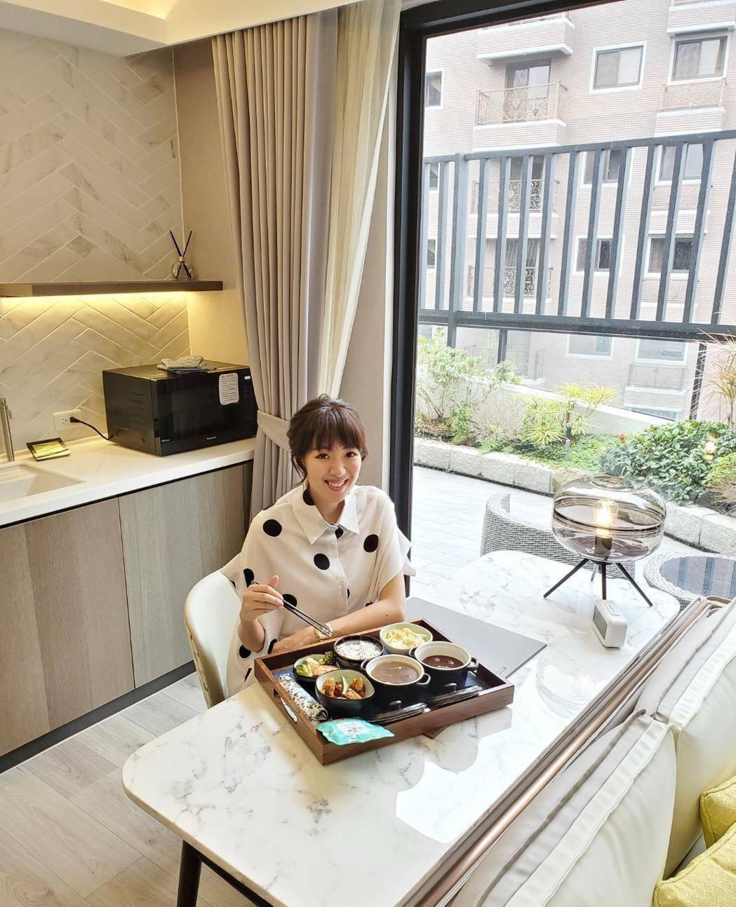 刘伊心宣布怀二宝!老公超宠妻暖举曝光_林志隆_女儿_控制