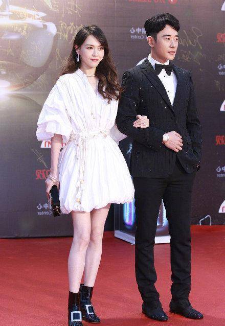 罗晋唐嫣每次亮相都有一个相同细节 网友:罗晋把唐嫣宠上天啊_黑色_穿