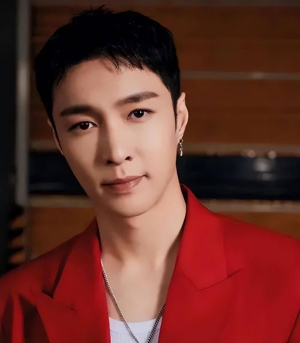 张艺兴妈妈微博沦陷遭网暴,工作室约谈粉丝被骂翻_回应_因为_关系