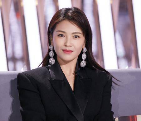 刘涛穿印花长裙拍写真,红唇浅笑,格外动人_王珂_眼球_婚变