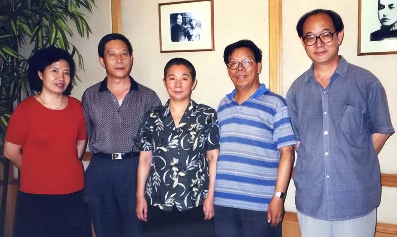 林豆豆人生至暗时刻,男友张清林宁受牵连也不放弃,晚年生活幸福_母亲