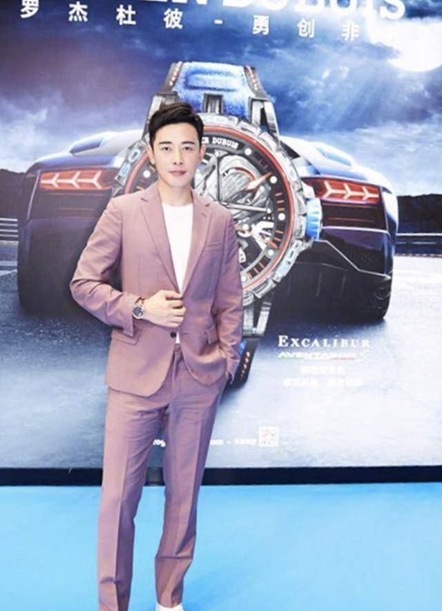罗晋婚后更低调,黑色西装太禁欲,这么会撩,糖糖放心吗?