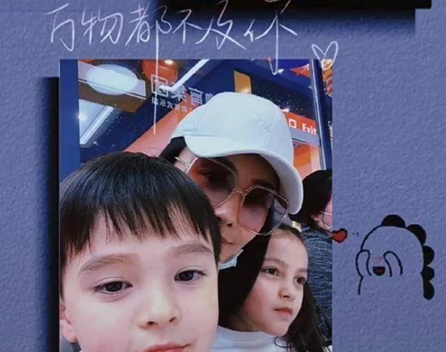 马雅舒与混血儿女幸福合影,8岁米雅长成妈妈翻版,爱登又酷又帅_观众