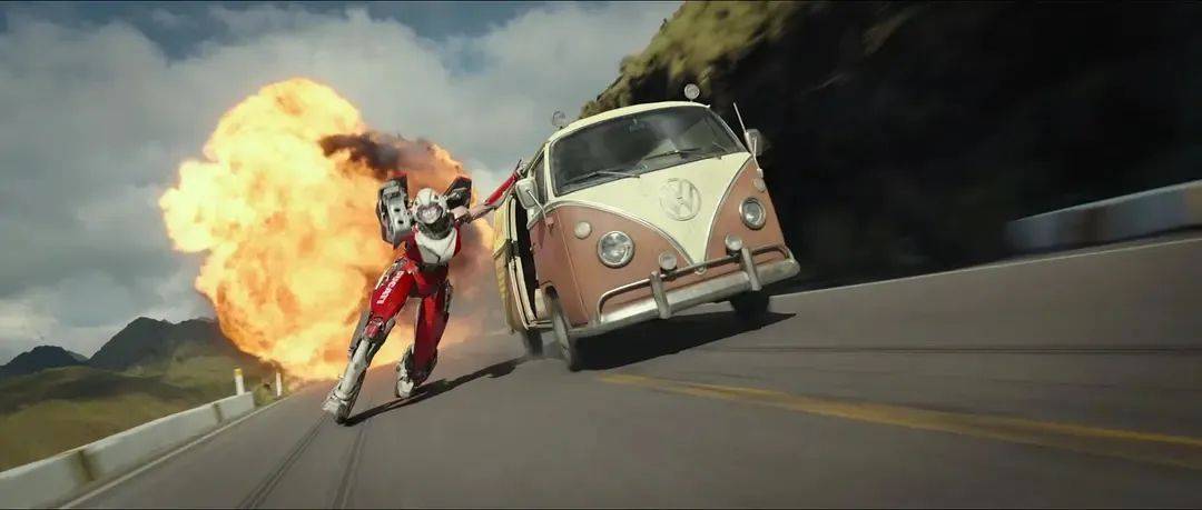 宇宙大帝显露真容故事重返上世纪90年代,终极反派宇宙大帝从天而降,驱