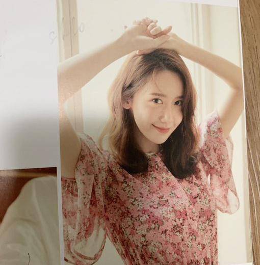 林允儿高领背心好甜,深v充满活力,网友:花纹连衣裙也不会土_话说_味道