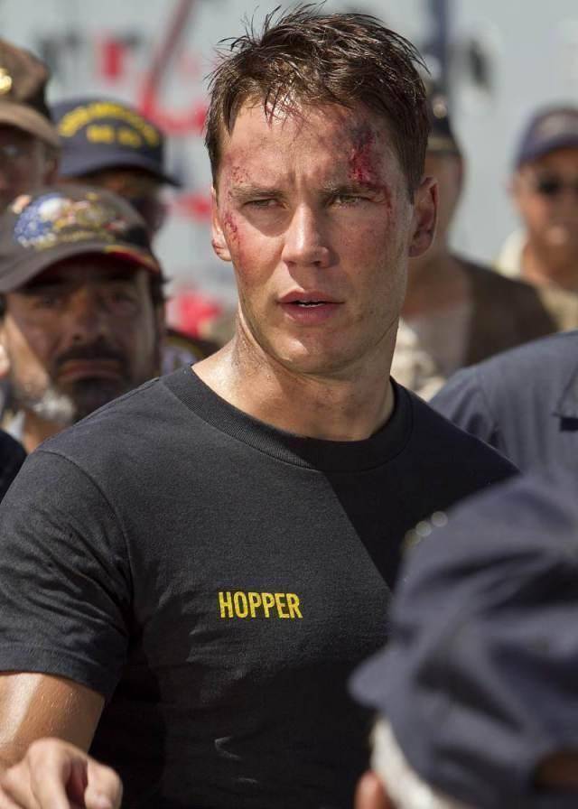 一位好莱坞新星的快速崛起与火速沉沦,全被他赶上了_泰勒·克奇_彼得