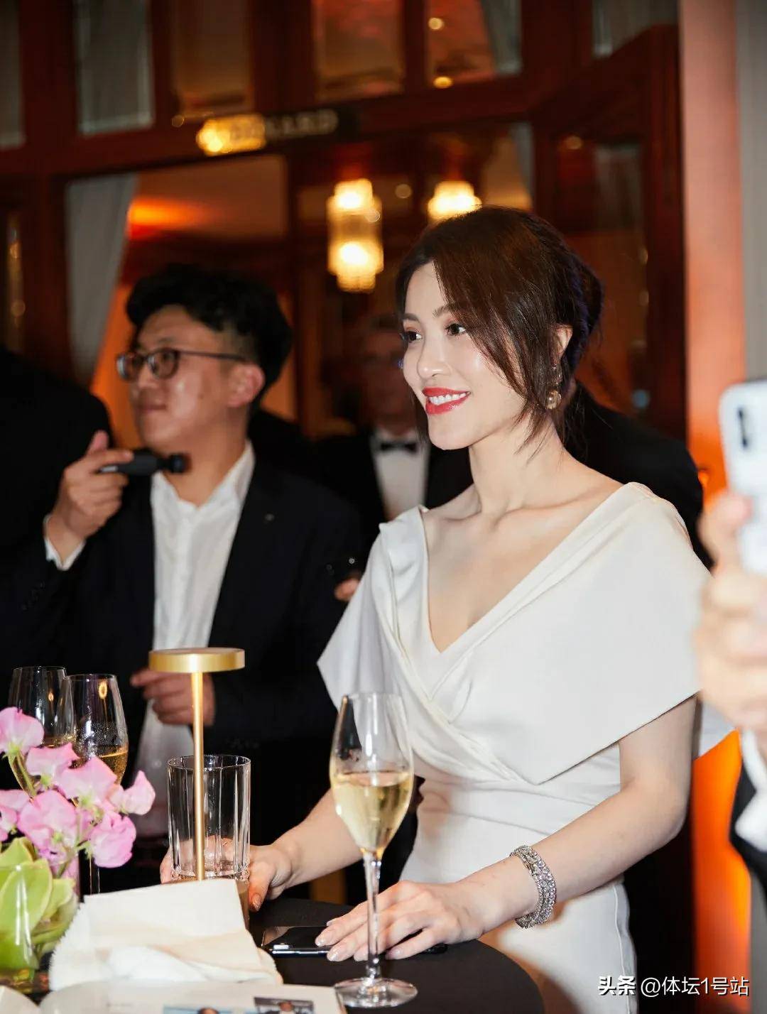 刘翔前妻出镜时大谈左派挖矿阴谋,直言分居与刘翔母亲无关_葛天_关系