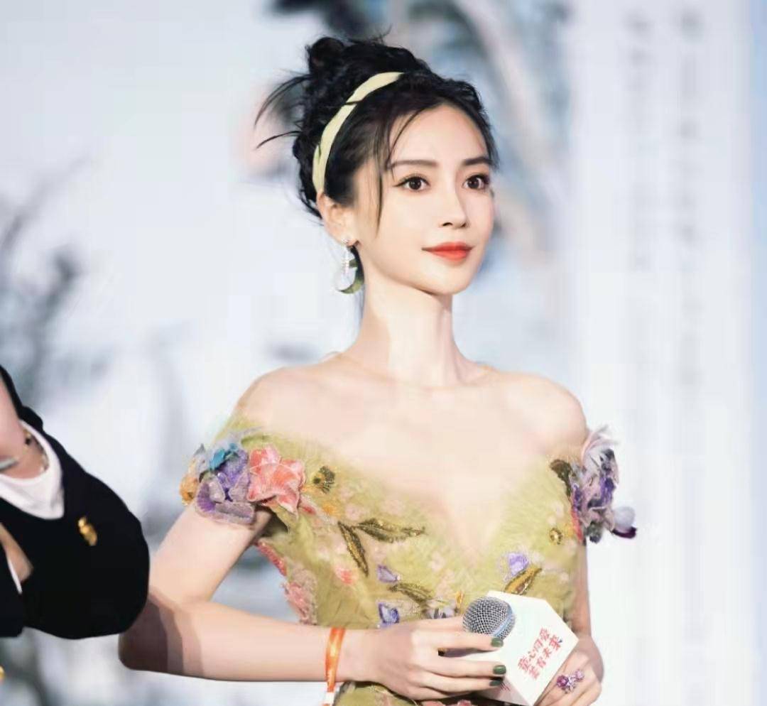 要我说,红毯还是要看anglebaby和迪丽热巴!_造型_晚会_西装