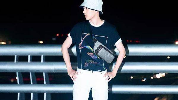 刘昊然说袜子不同色是fashion,他这是为自己穿错袜子找借口吗?