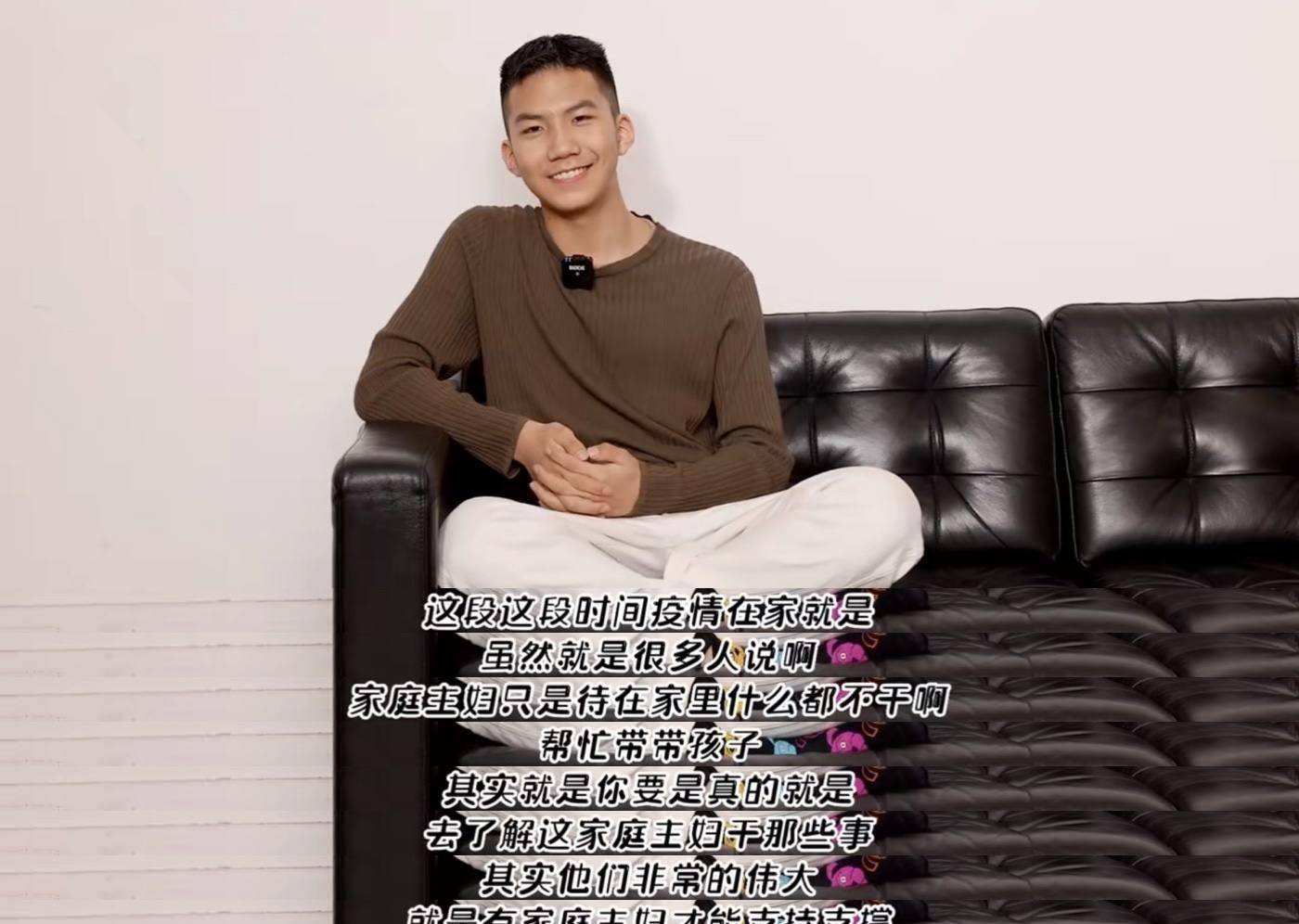 虽然胡皓康帅到让人想入非非,但当不当演员,进不进娱乐圈,讨论的