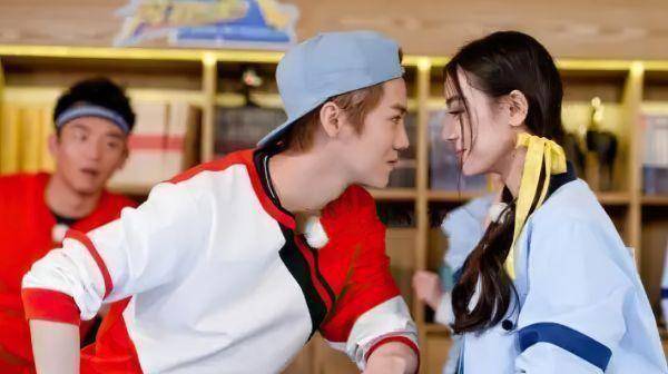 鹿晗现身跑男,出场特别到鸦雀无声,唯有baby一人态度截然不同_小鹿