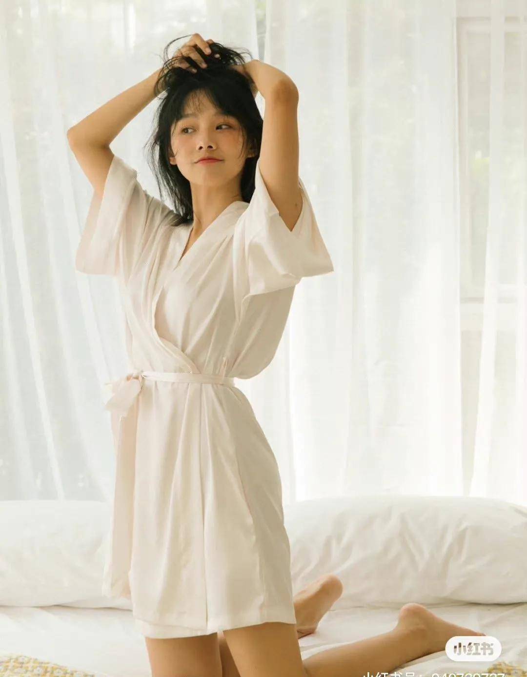 睡衣秀和内衣秀不同,在家里穿的睡衣,主要还是得看舒适度,因为实用性