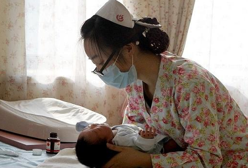 原创            月子坐30天还是42天呢？其实产妇身体有这表现，就可以出月子了（月子30天还是40天）