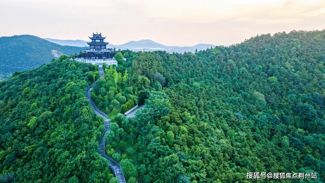 凤凰山,锦峰山,玉屏山,五龙山,小茅山,五山环绕的诗意之中,心也松弛