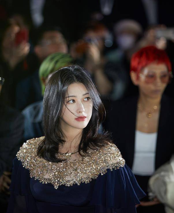 在演艺界,其实朱珠并不认为大伙儿是很有名的,出生于北京市的她几次