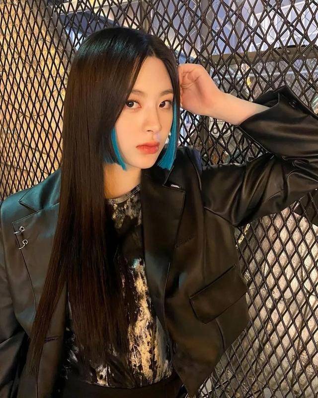 换上jennie的同款编发后,彻底"野"上头了_发型_刘海_公主