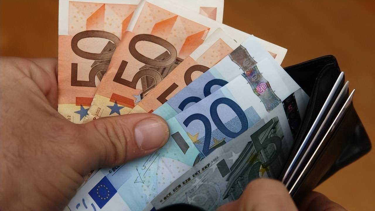 高通胀下,英国政府开启无条件发钱模式,每月1600英镑"买选票"_实验