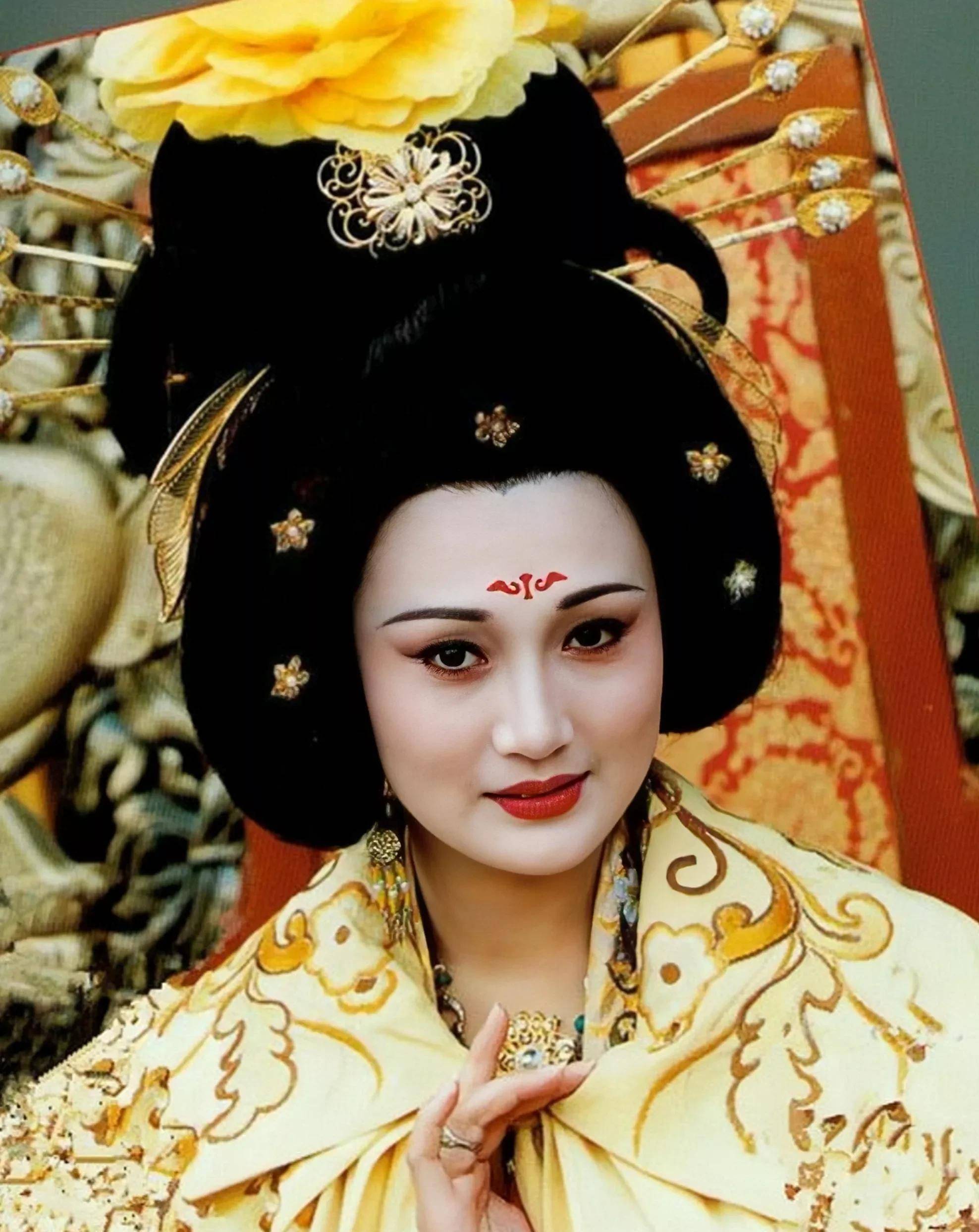 "杨贵妃"最经典的两个版本,最美的那个却已经离开人世了_周洁_林芳兵