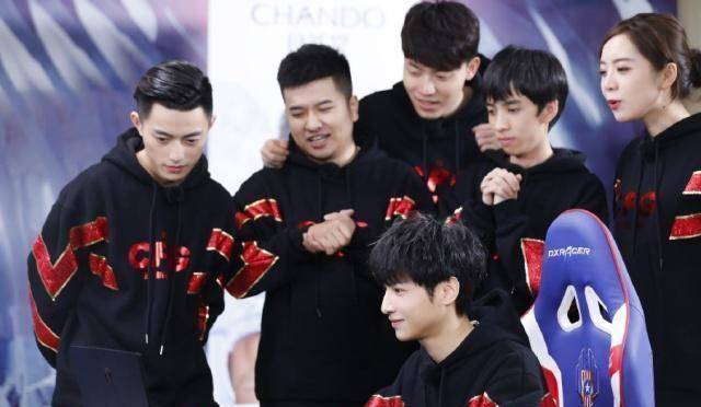 明星势力战报速递,朱一龙迪丽热巴再聚首,颖宝演技获赞_胡一天_指数