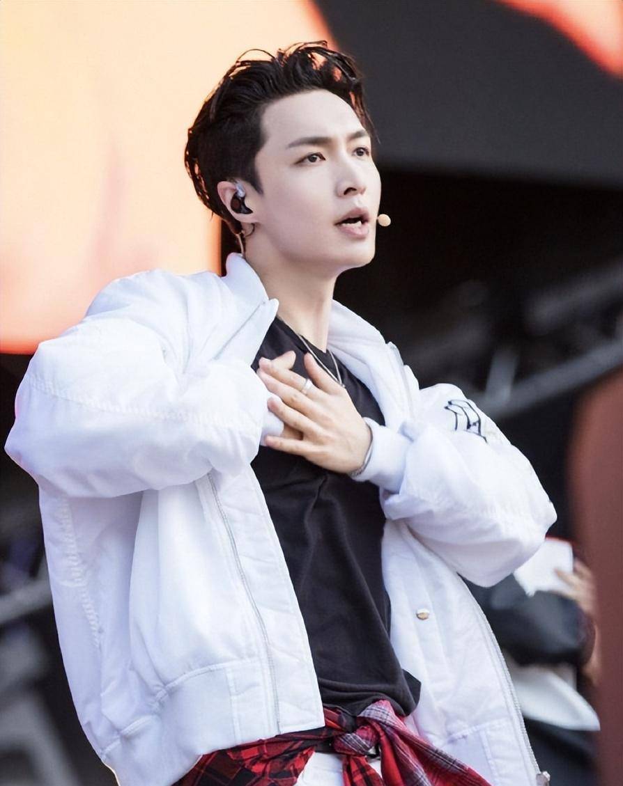 这一次,32 岁的张艺兴,遇到了有史以来最大的事业危机!