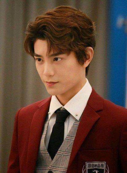 难怪《陈芊芊》中丁禹兮扮女装如此熟练,原来他是隐藏的女装大佬_剧中