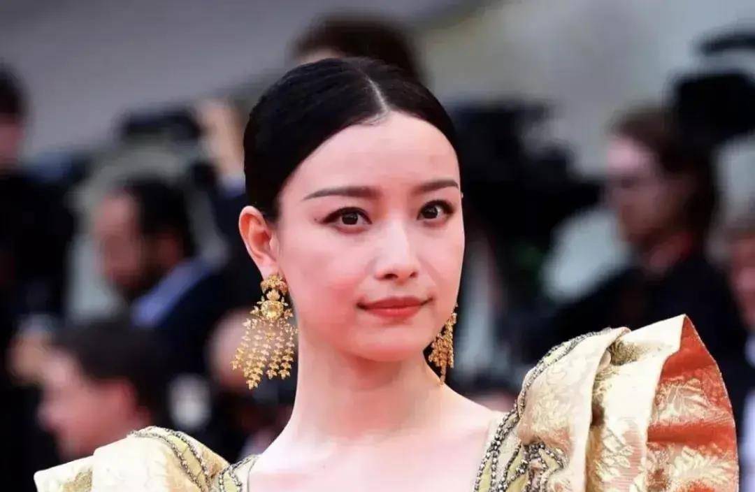 倪妮法令纹初现就神颜陨落,杨紫稍稍一do却颜值逆袭?_面相_表情_心生