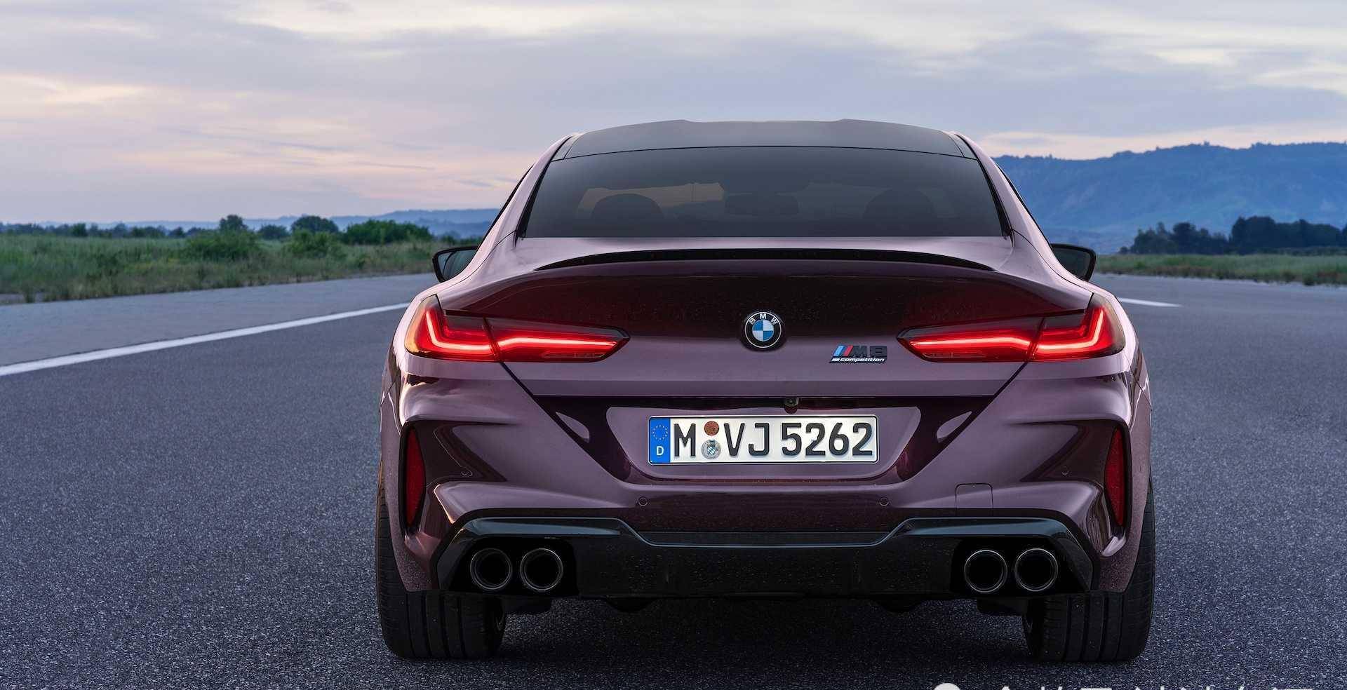 宝马m8 gran coupe的尾部采用了一个很动感内凹式造型,它加装了一个碳