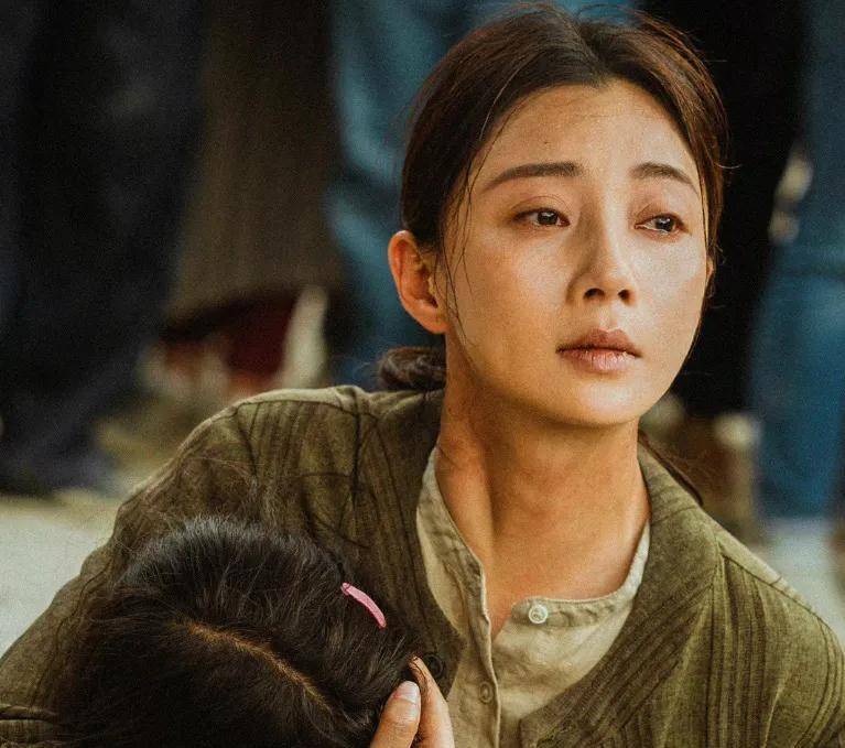 有一种优秀叫坚守:殷桃再获金鹰节最佳女主角,坚守有温度的演绎_角色