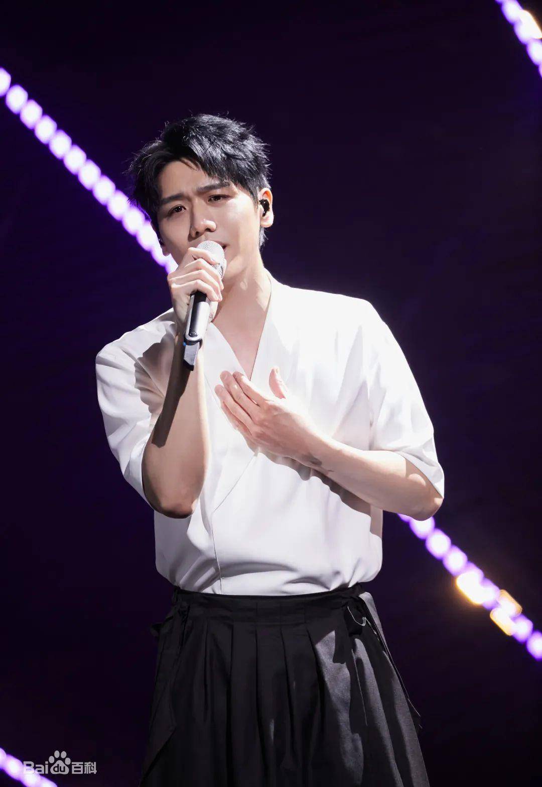 蔡旻佑是我们那代人最喜欢的青年男歌手之一他这次作客宝岛季带来那