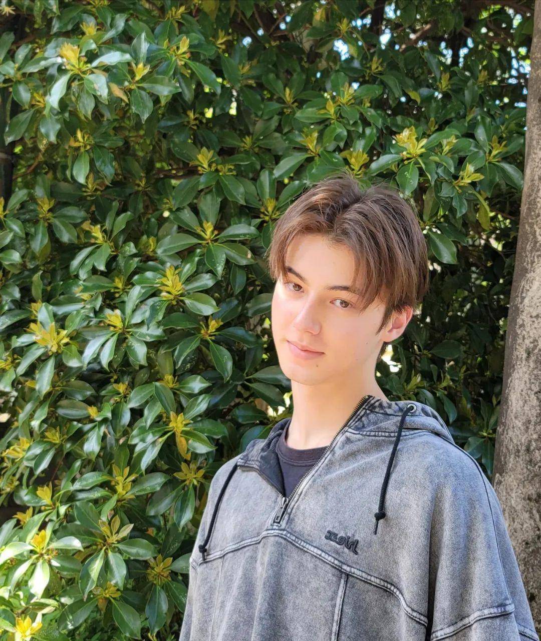 十七岁日本男模alexsho,好可爱的男孩子!_生活_因为_小小年纪