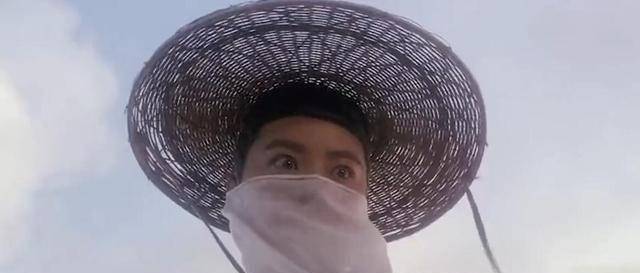 陈荟莲把替身错认成老公周润发,同样是在《让子弹飞》中,周润发在拍