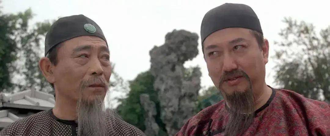 周星驰电影《九品芝麻官》中水师提督常昆和尚书大人谁的官职大?